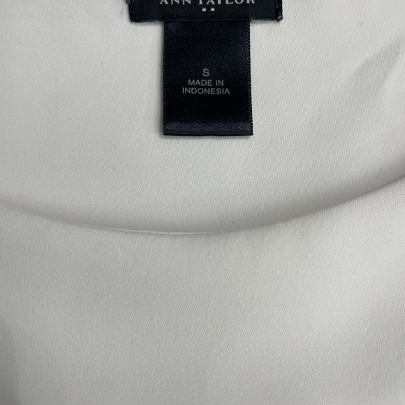 Ann Taylor Cream Short Sleeve Boxy Scoop Neck Blouse Top size S - Picture 4 of 9